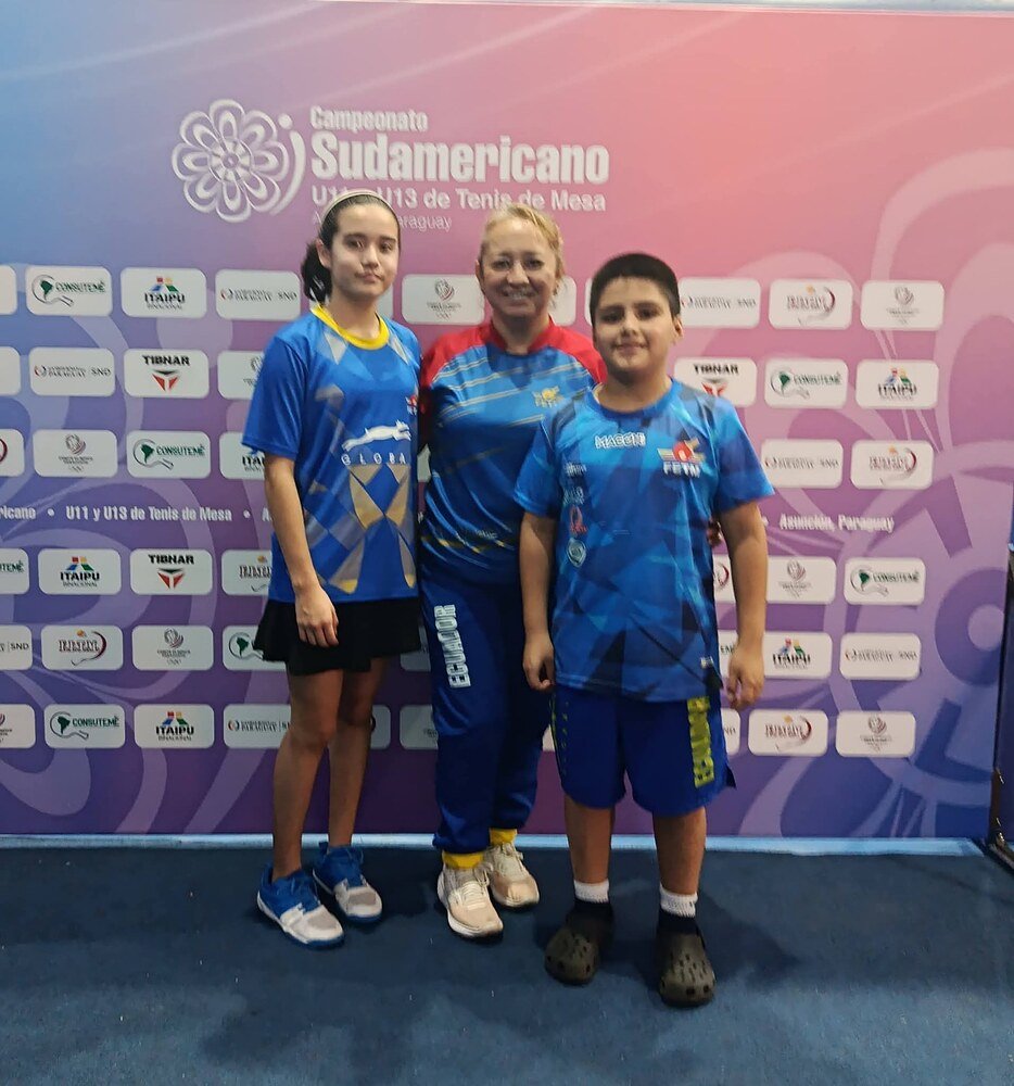 Deportistas de Cata Club con el uniforme de Ecuador en el Campeonato Sudamericano Sub-11 y Sub-13