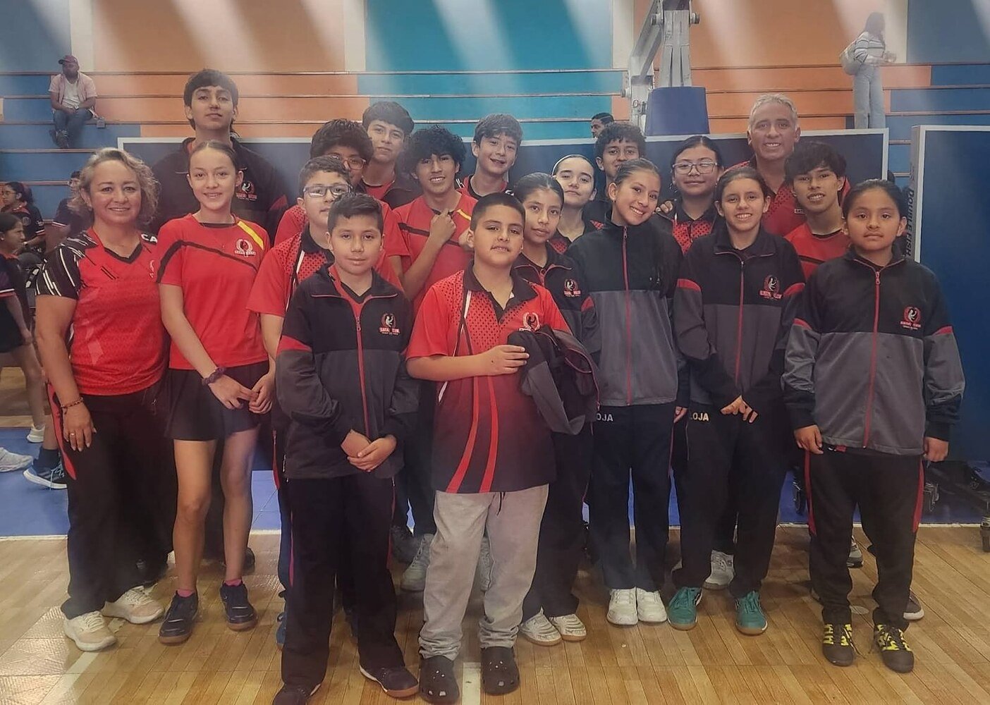 Equipo de Cata Club con uniforme de viaje antes de una competencia